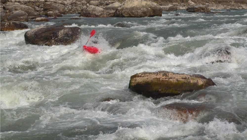 Trisuli teen devi rapid (= island rapid)