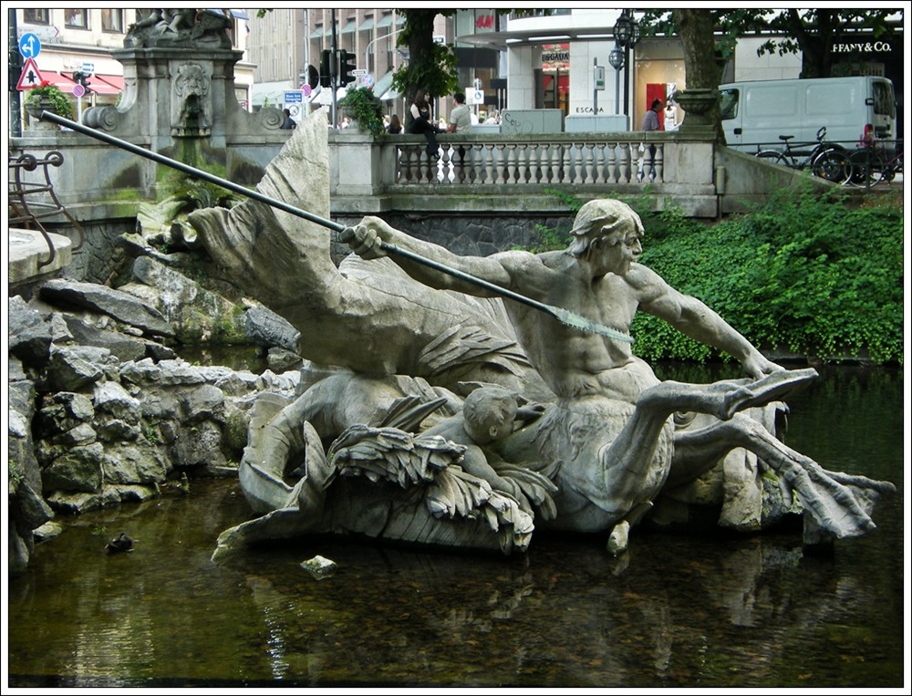 Tritonbrunnen an der Kö in Düsseldorf