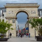 Triumpfbogen als Eingang zur Rue de la Liberté