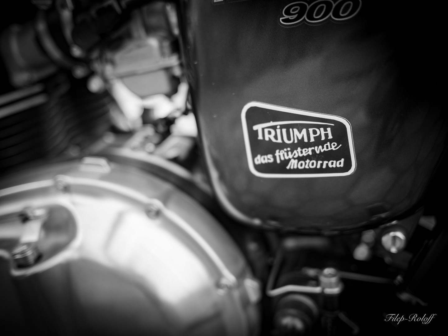 Triumph 900