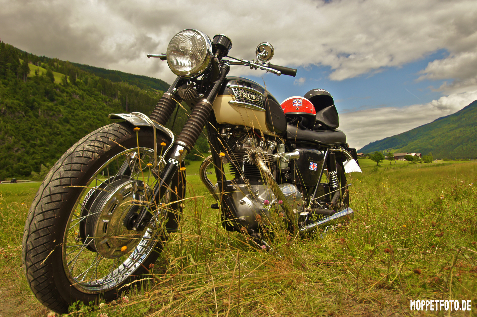 TRIUMPH BONNEVILLE