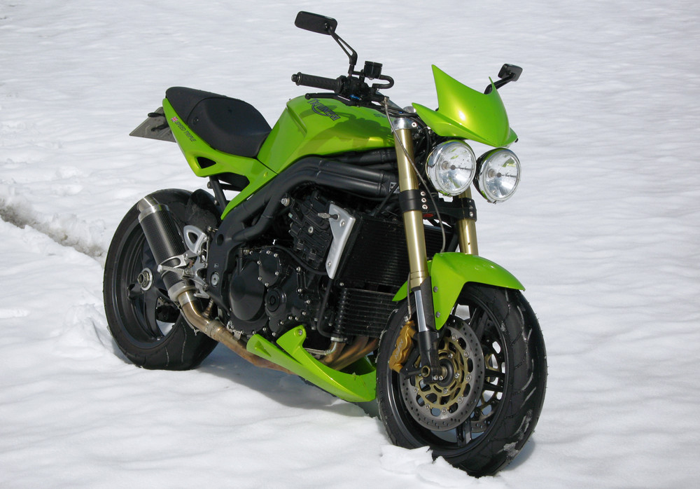 ...... Triumph Speed Triple im sch... Schnee ......