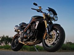 .... Triumph Speed Triple im Sunset ....