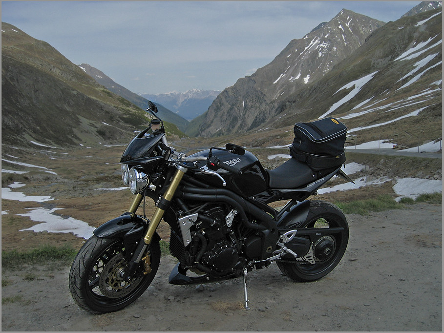 ... Triumph Speed Triple in den Alpen ...