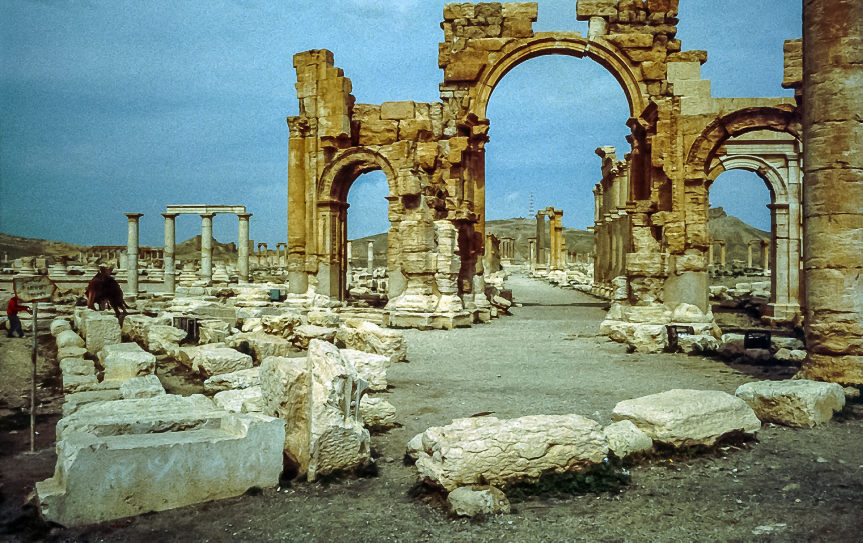 Triumphbogen des Römischen Kaisers Hadrian am Beginn der Kollonadenstrasse in Palmyra / Syrien