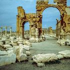 Triumphbogen des Römischen Kaisers Hadrian am Beginn der Kollonadenstrasse in Palmyra / Syrien