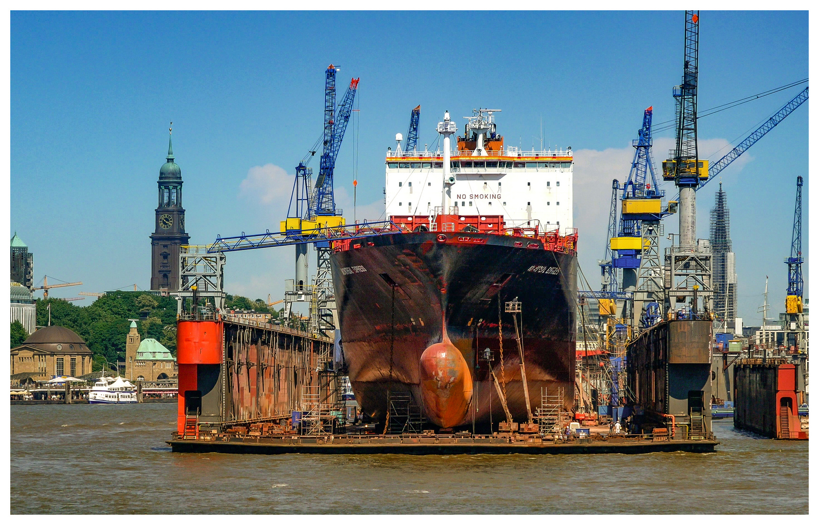 Trockendock im Hamburger Hafen