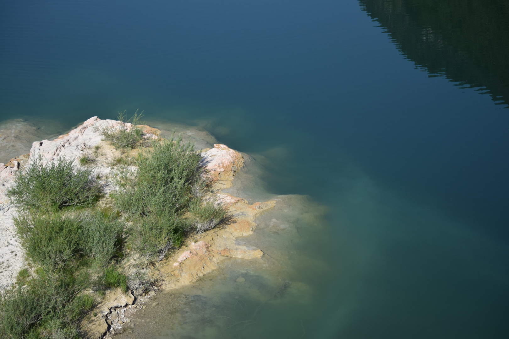 Trockene Dürre / tiefblaues Nass