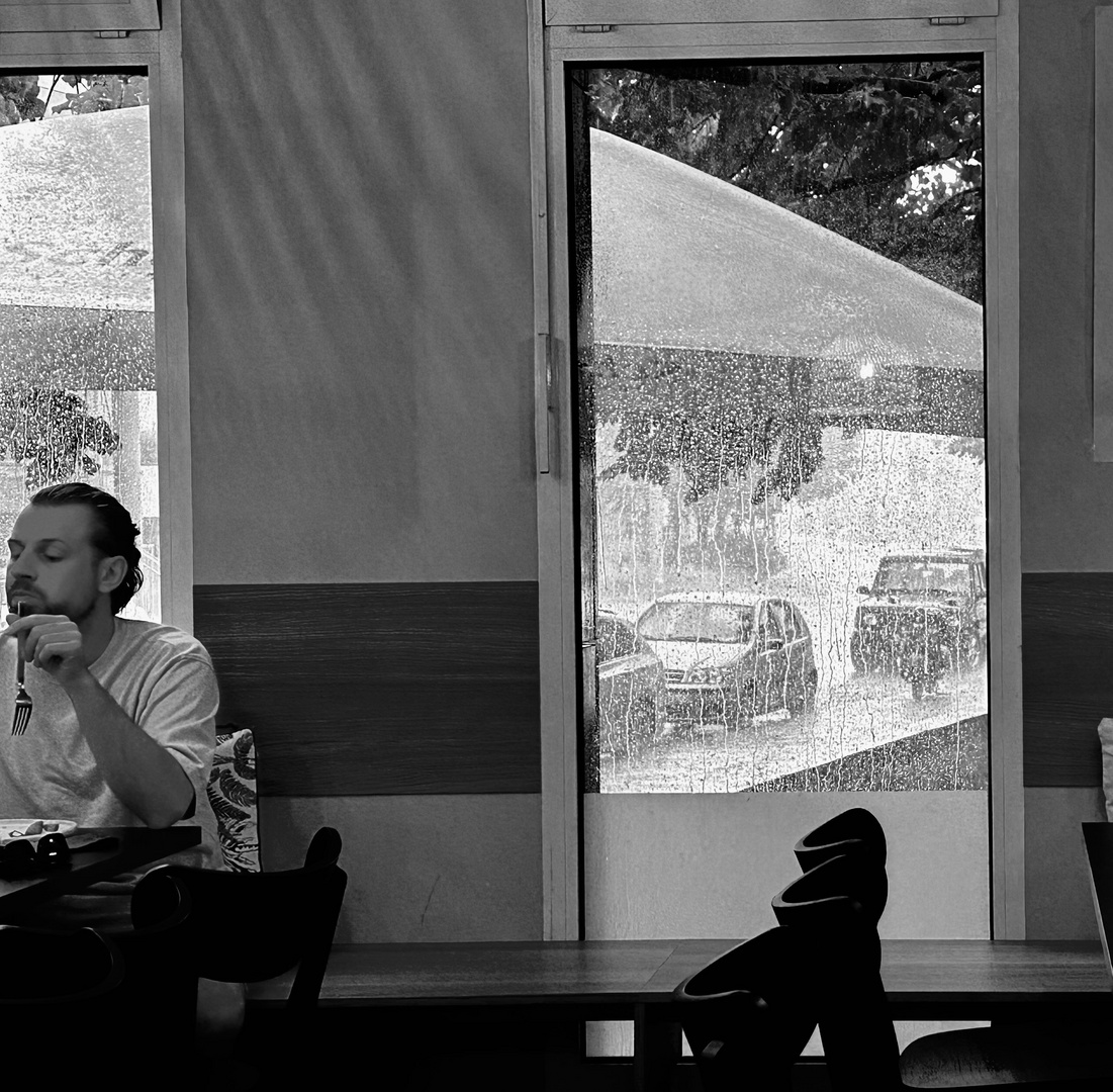 Trockener Platz Foto &amp; Bild | street, indoor, regen Bilder auf ...