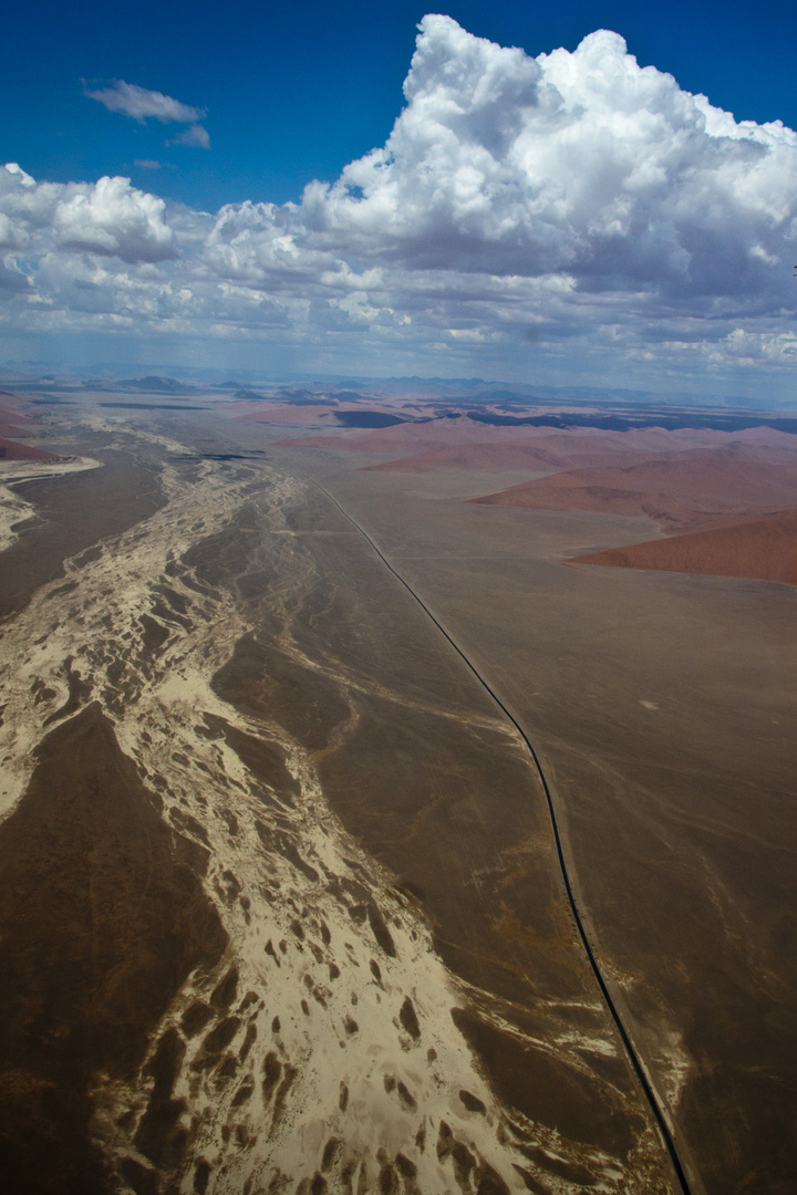 Trockenfluss in der Namib