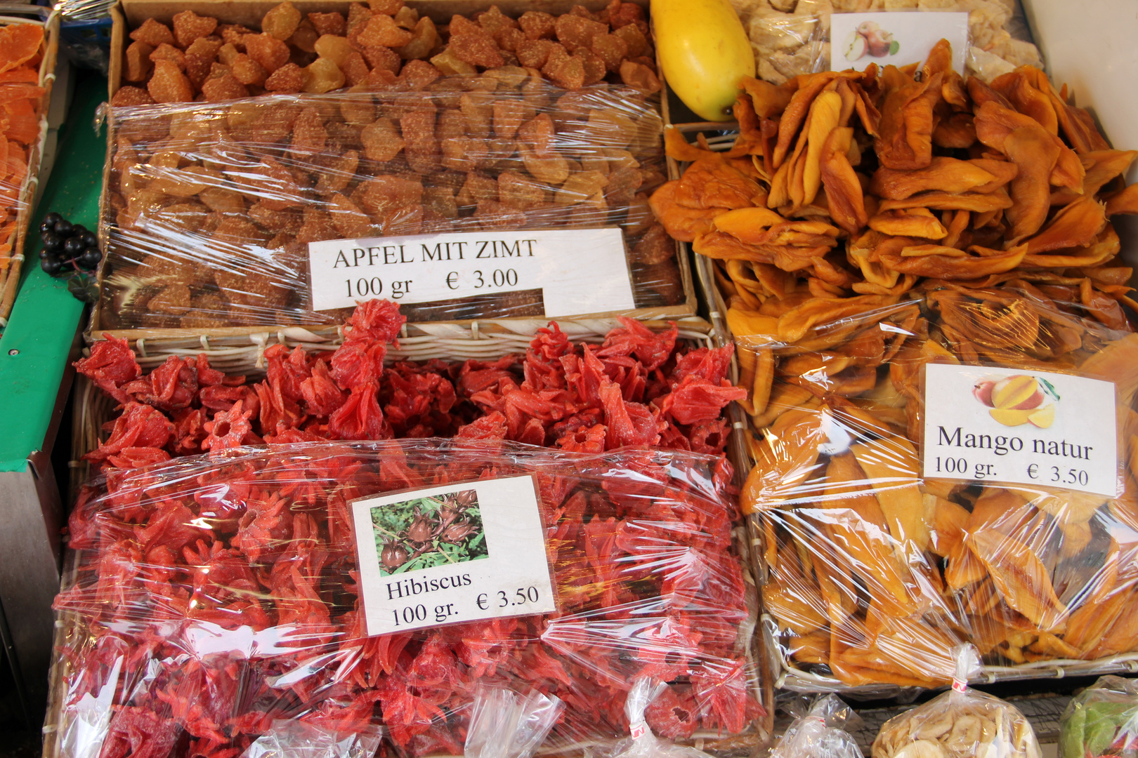 Trockenfrüchte am Naschmarkt in Wien