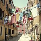 Trockengelegte Seitengasse in Venedig