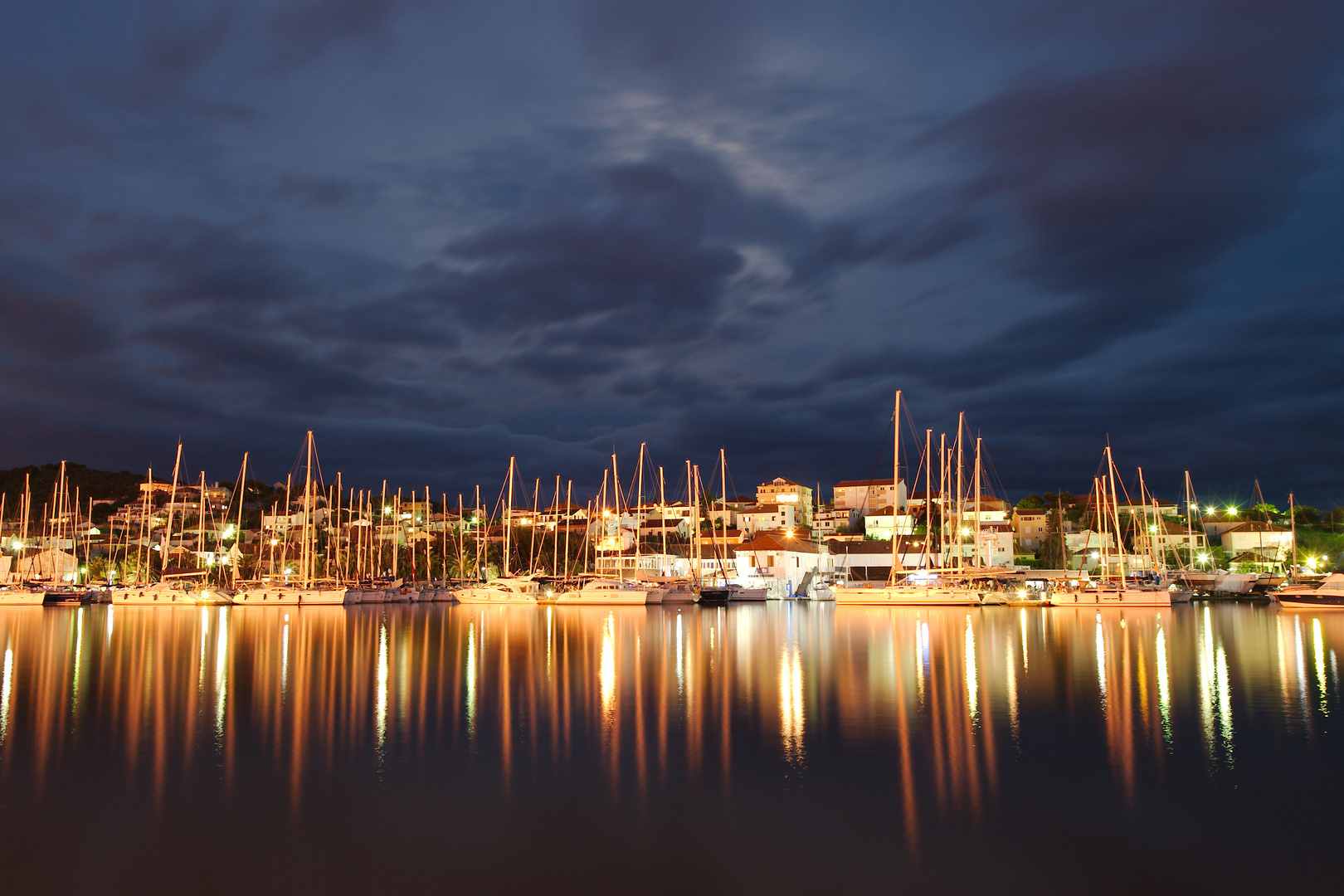 Trogir - Der Hafen bei Nacht