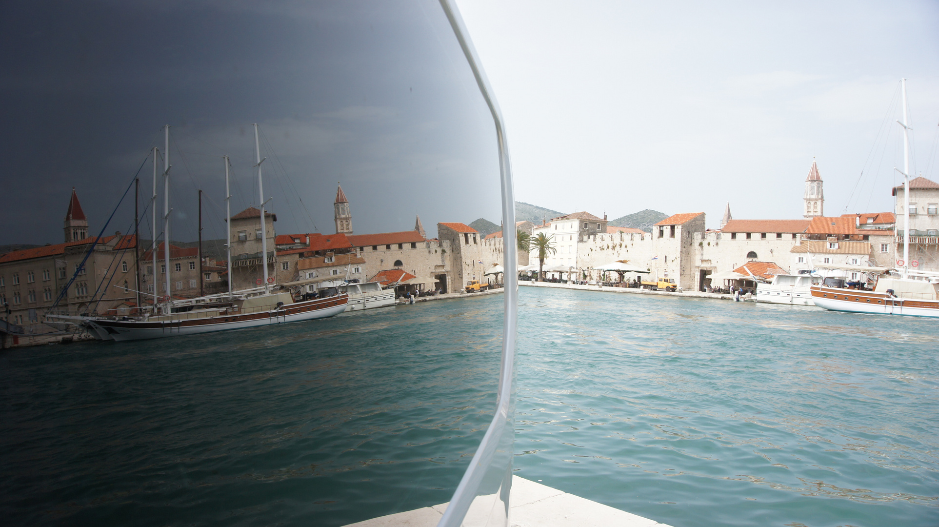 Trogir mit Spiegelbild