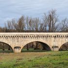 Trois des vingt-trois arches du Pont-Canal d’Agen