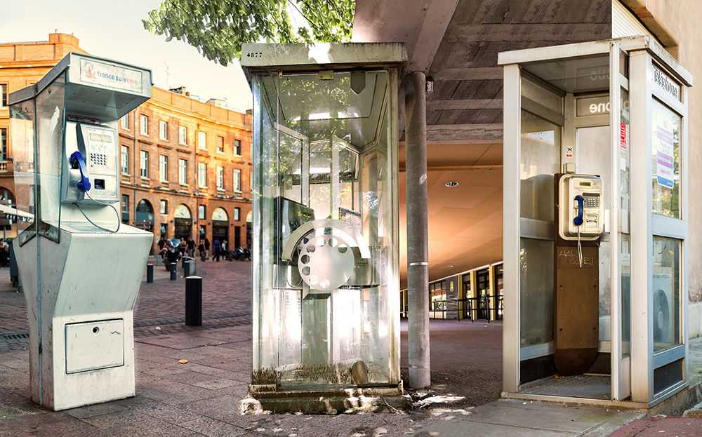 Trois générations de cabines téléphoniques