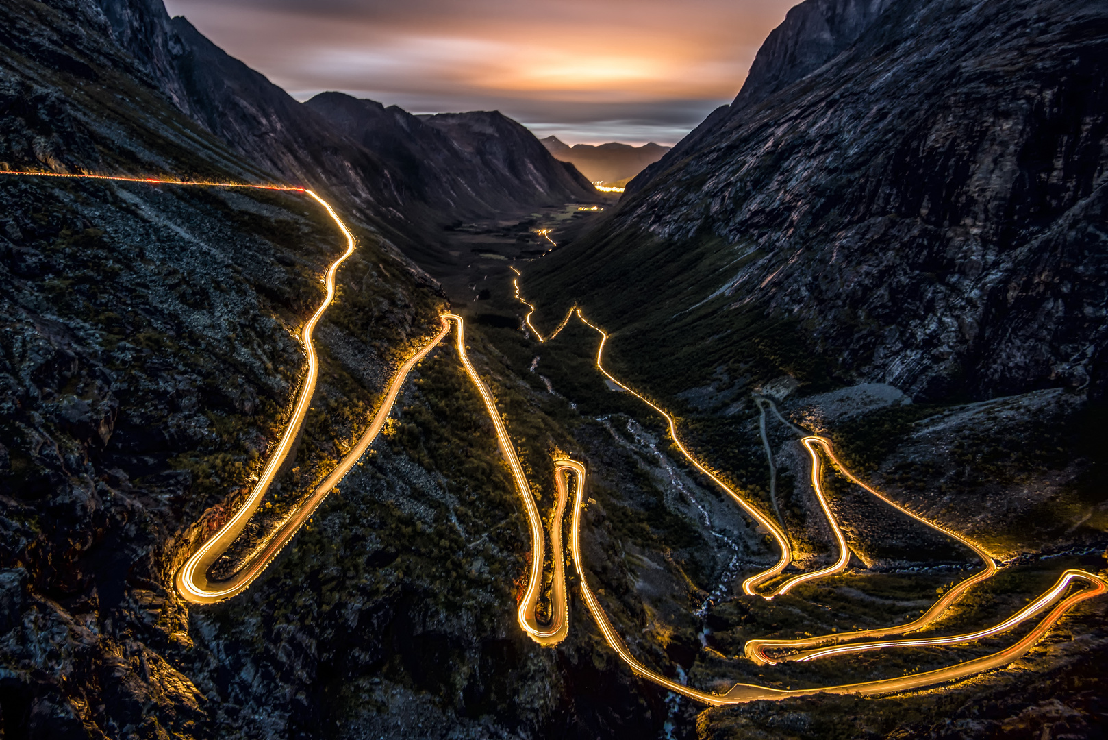 Trollstigen bei Nacht