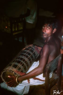 Trommeln in der Nacht / Drums all night