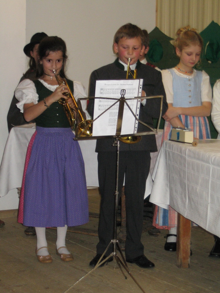 Trompetenvorführung im Gasthof Schramml