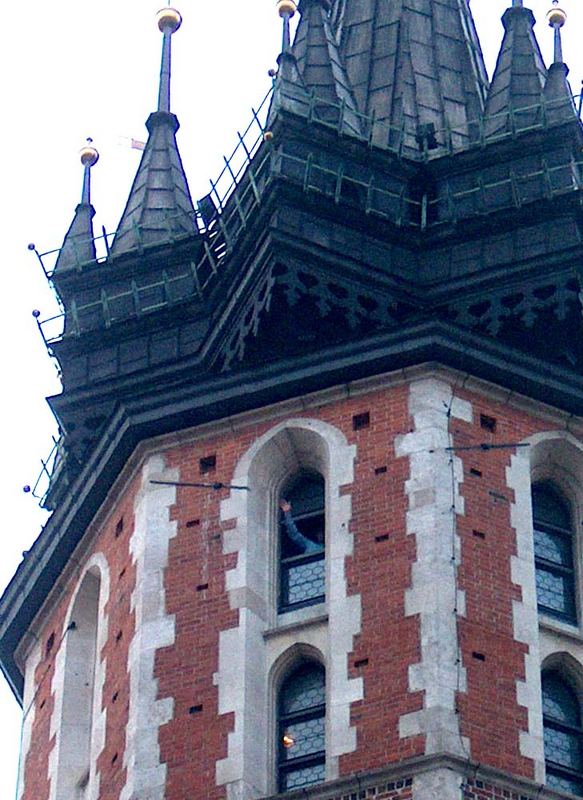 Trompeter winkt vom Turm der Marienkirche in Krakau