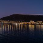 Tromsø am Abend mit Eismeerkathedrale.