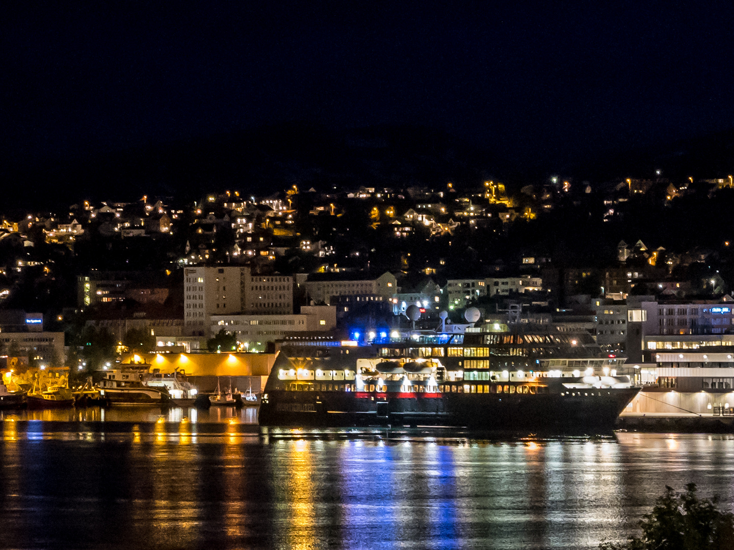 Tromsø, Hafen, 01:00 Uhr, Lichtermeer