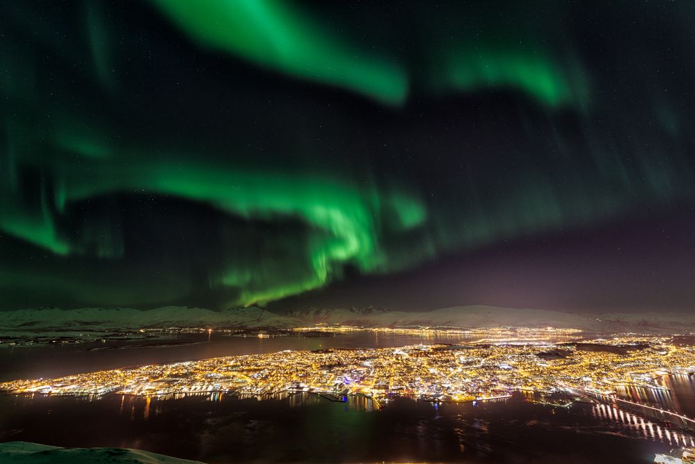 Tromsø - Nordlichter über der Stadt 