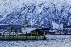 Tromsö im Winter mit der Eismeerkathedrale