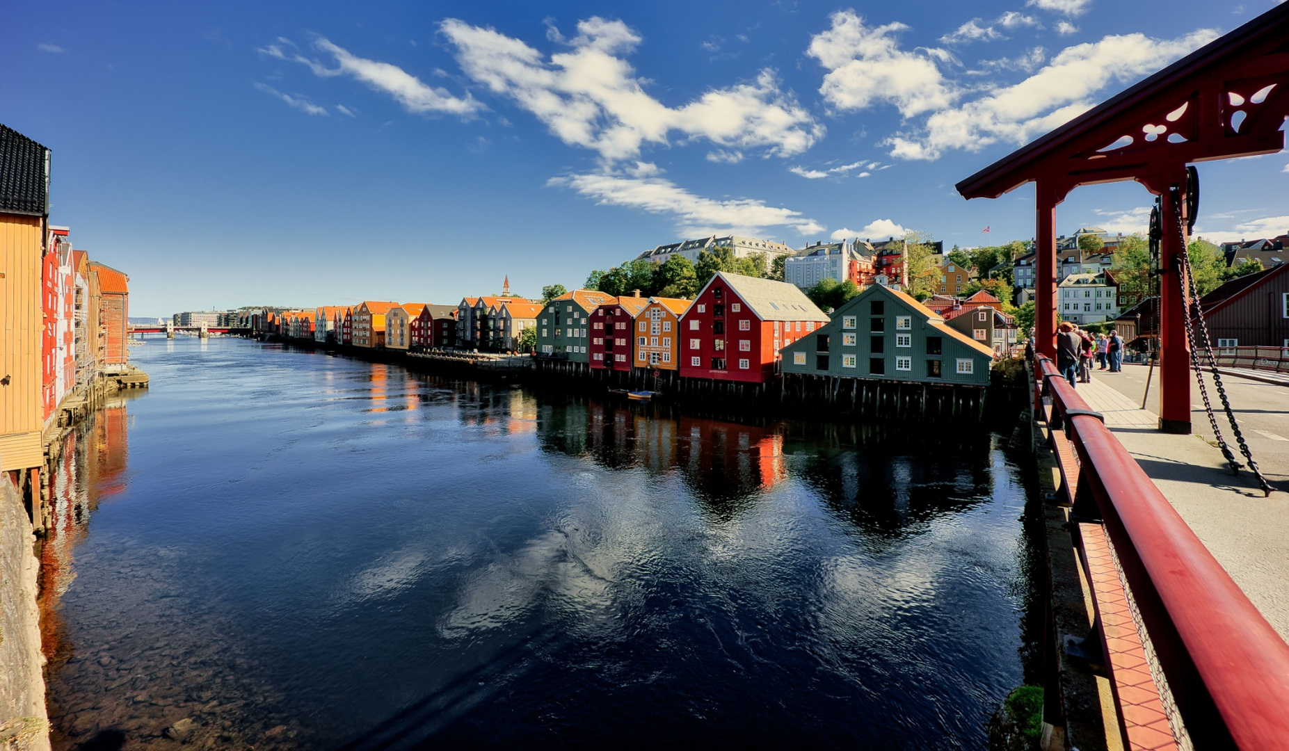 Trondheim Bryggene mit Brücke Gamle Bybro