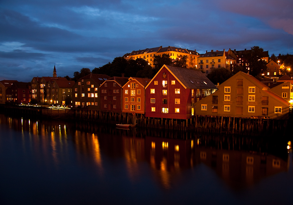 Trondheim - Pfahlbauten @ night