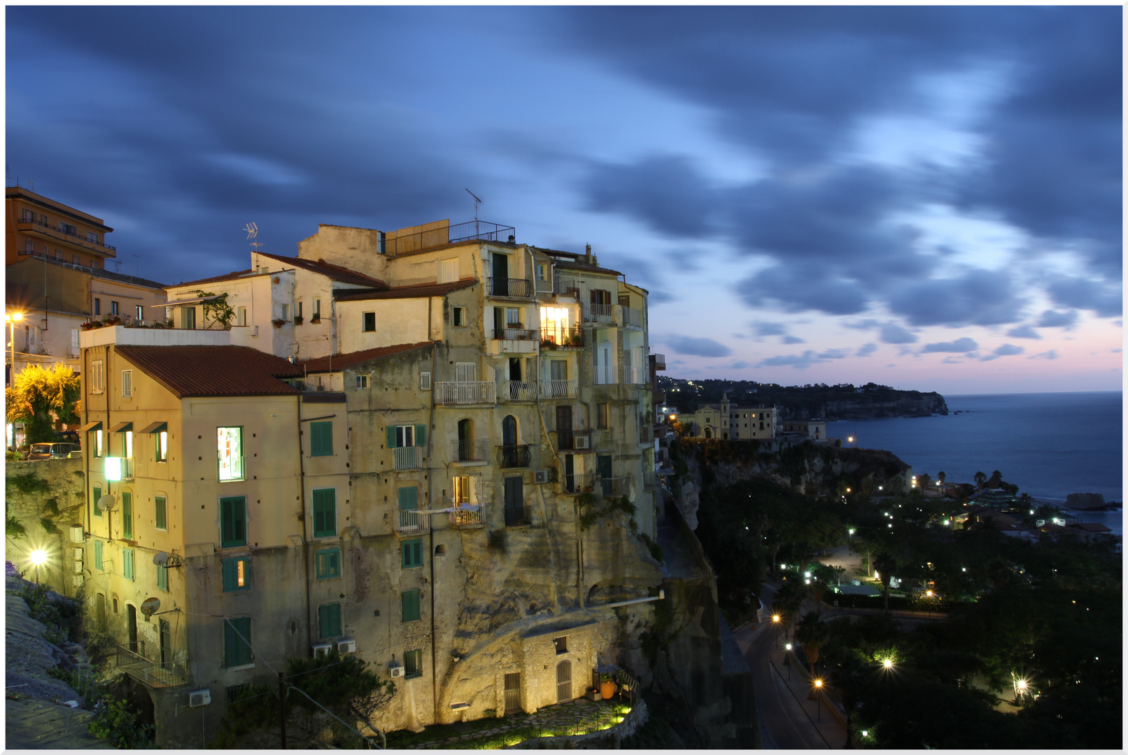 Tropea (Kalabrien) bei Abenddämmerung