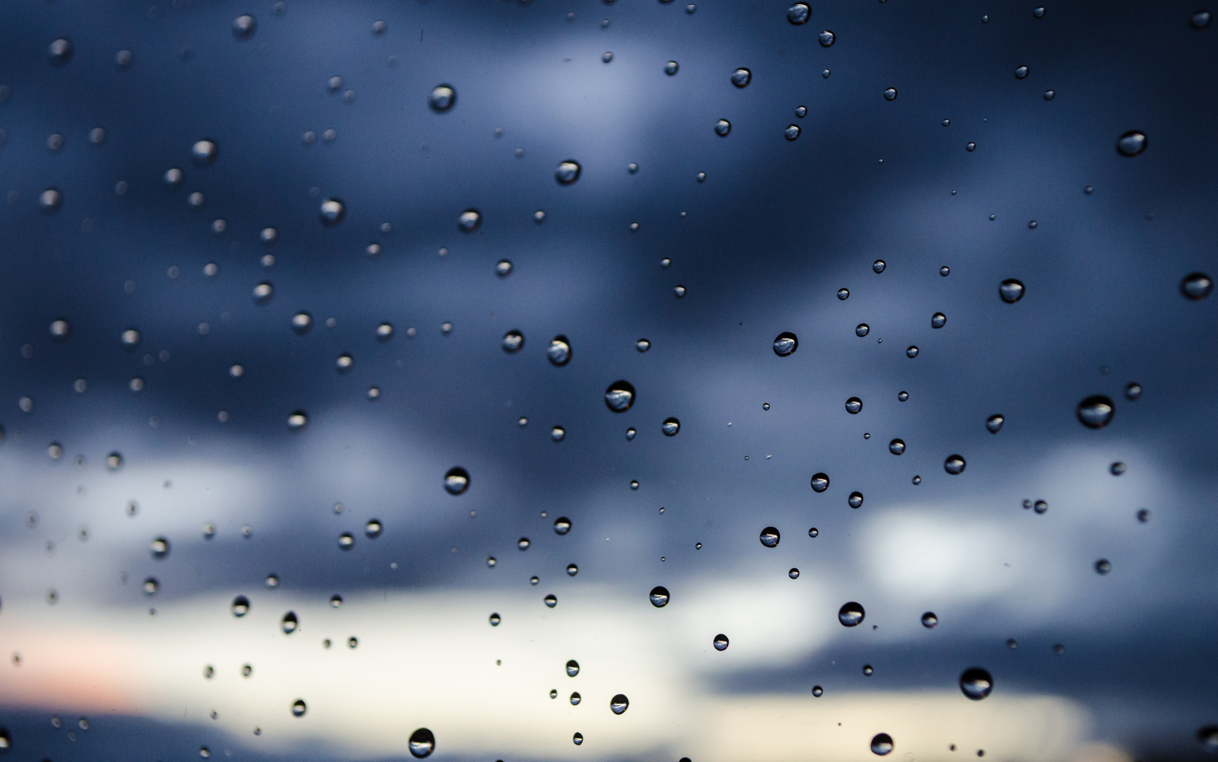 Tropfen am Fenster