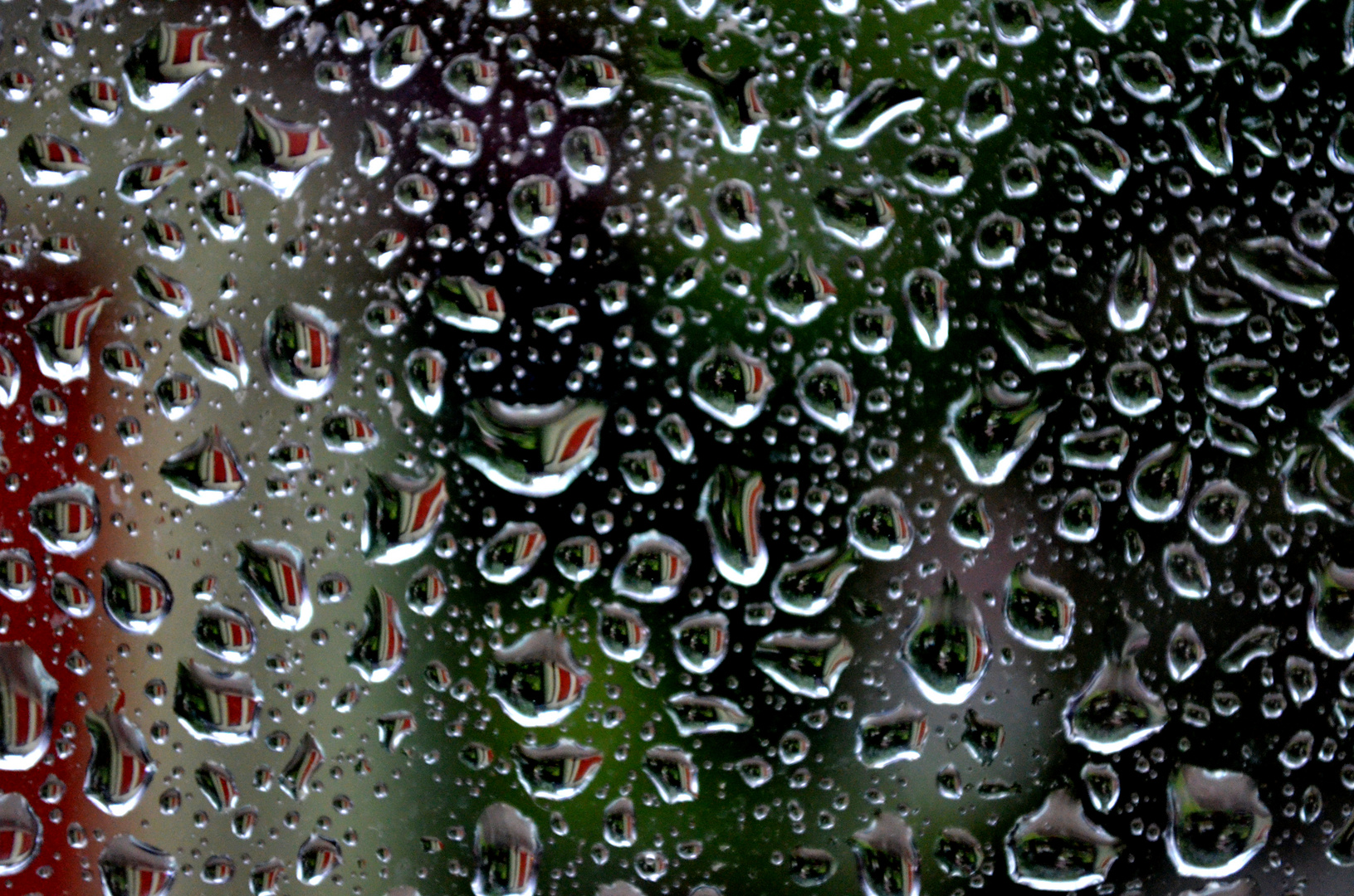 Tropfen am Fenster