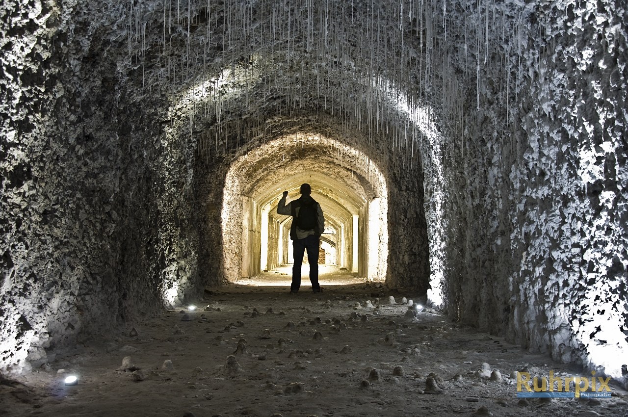 Tropfsteine im Bunker