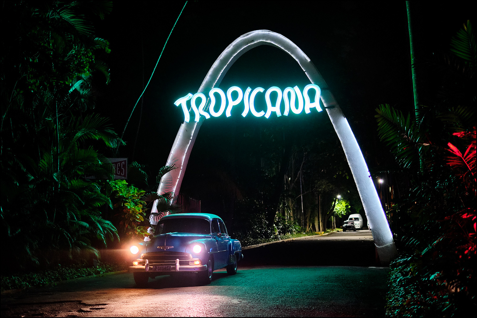 TROPICANA,  01.