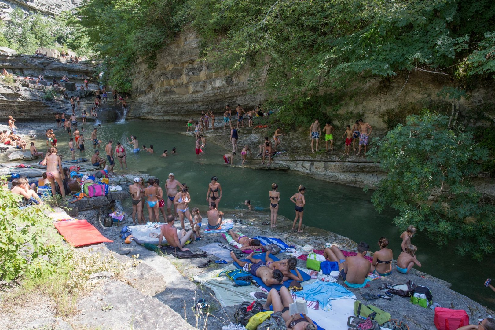 Troppo caos al mare, si va al fiume.....