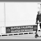 Trottinette sur la digue de Wimereux