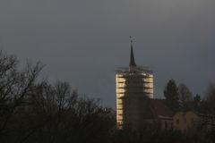 trotz Restaurierung ist der Turm noch schief...