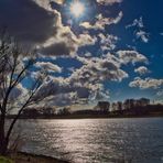 Trotz Sonne wirkten die Wolken bedrohlich