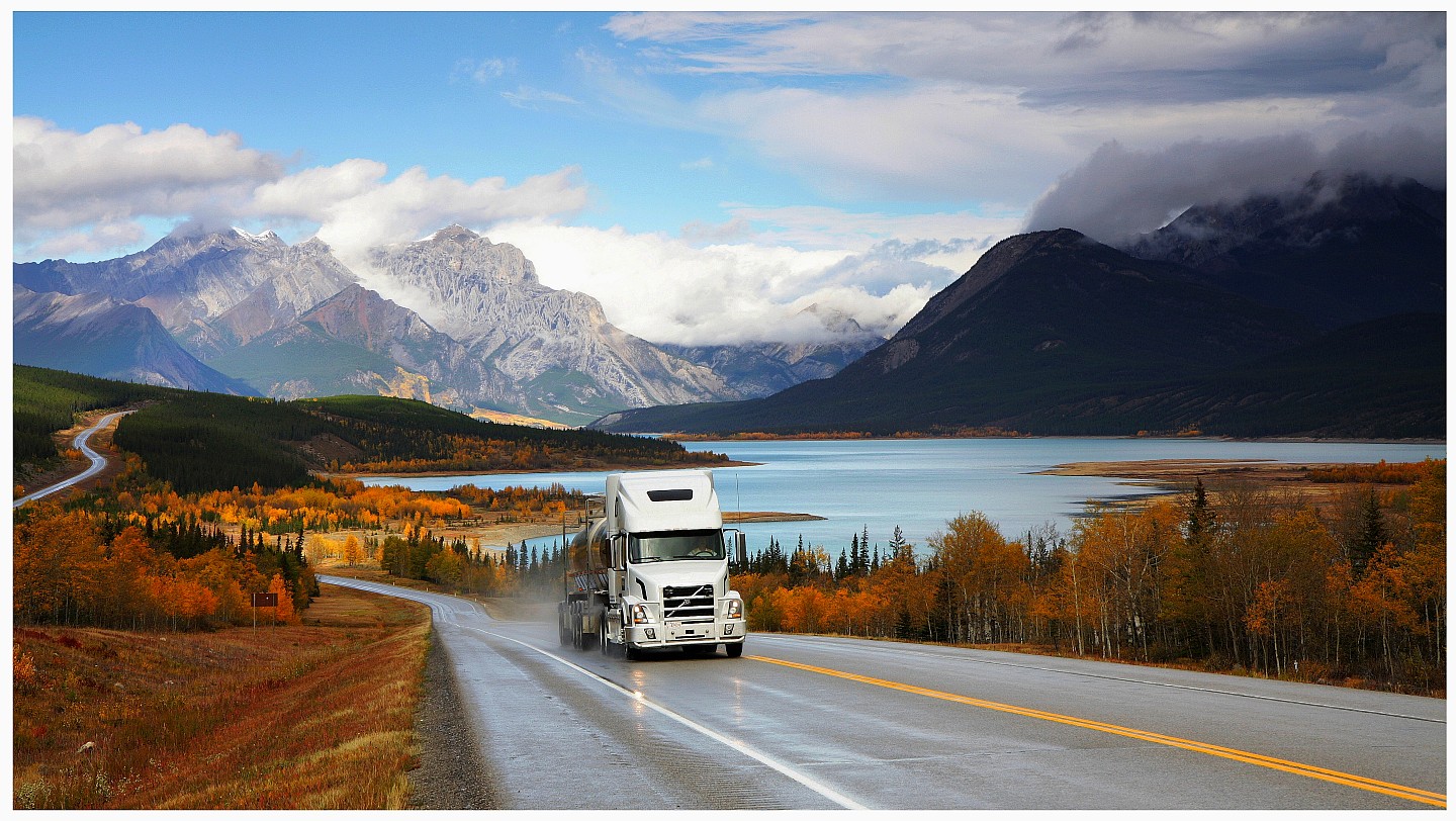 Truck am Abraham Lake