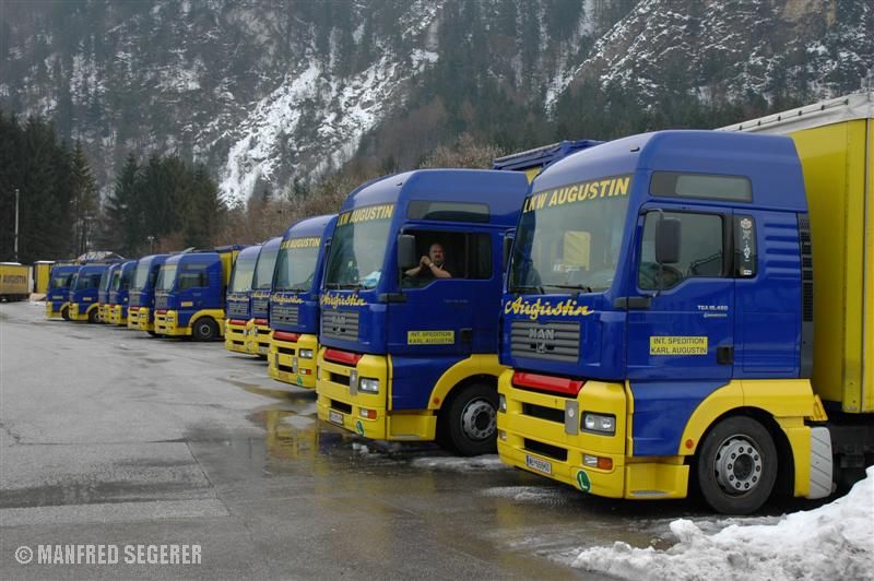 Trucker bei der Rückkehr einer kilometerreichen Woche