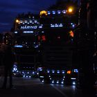 Trucks am Abend auf dem Truckerfest