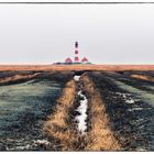 Trübe Aussicht am Leuchtturm Westerheversand