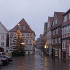 Trübe Silvesterstimmung mit Regen herrschte Ende 2017 am Fischmarkt in Stade.