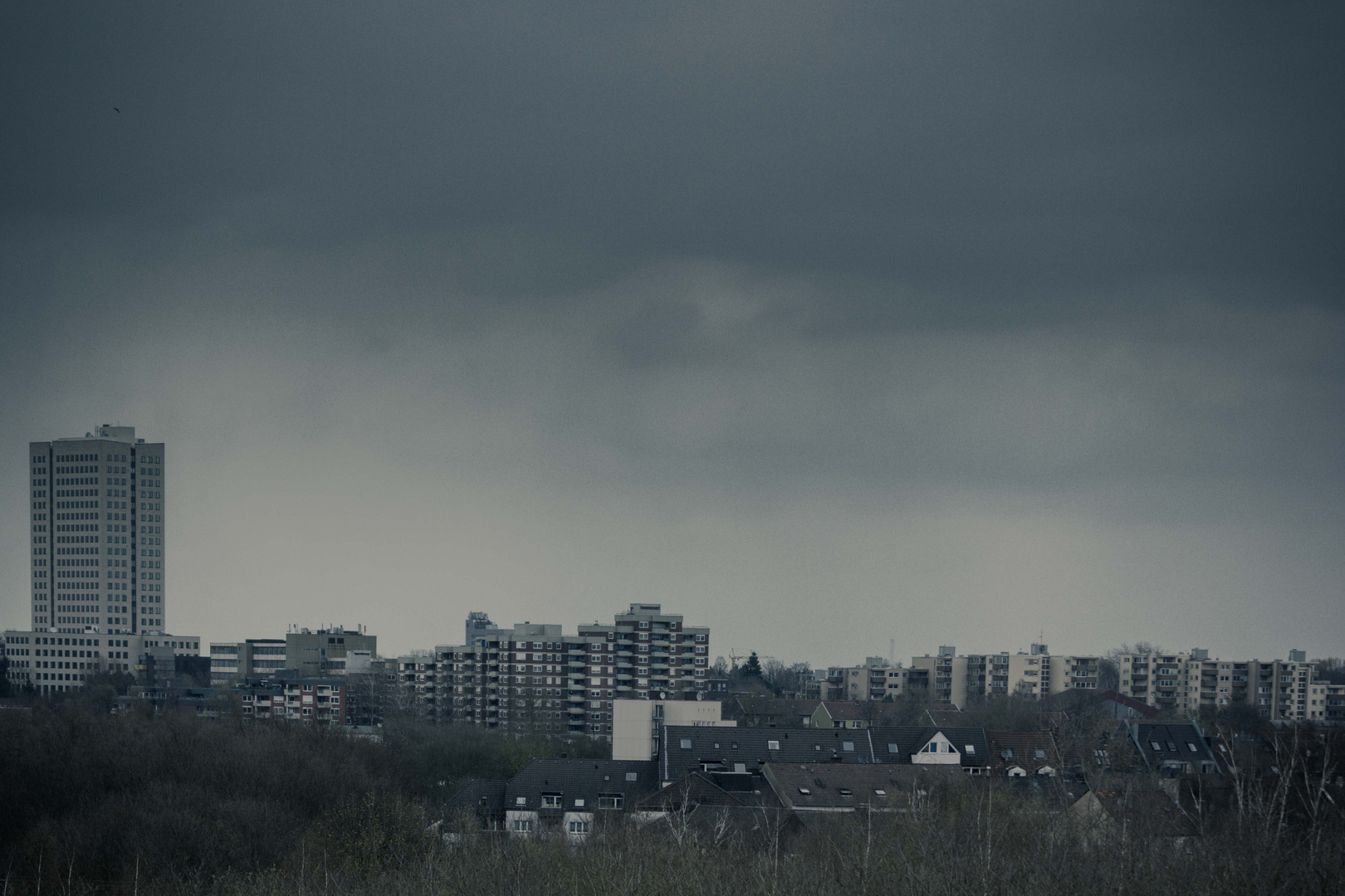 Trüber Blick auf die Hochhaussiedlung