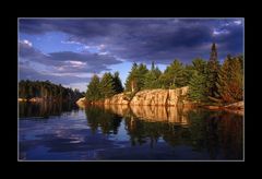 - trügerisches Abendlicht im Kilarney Provincial Park -