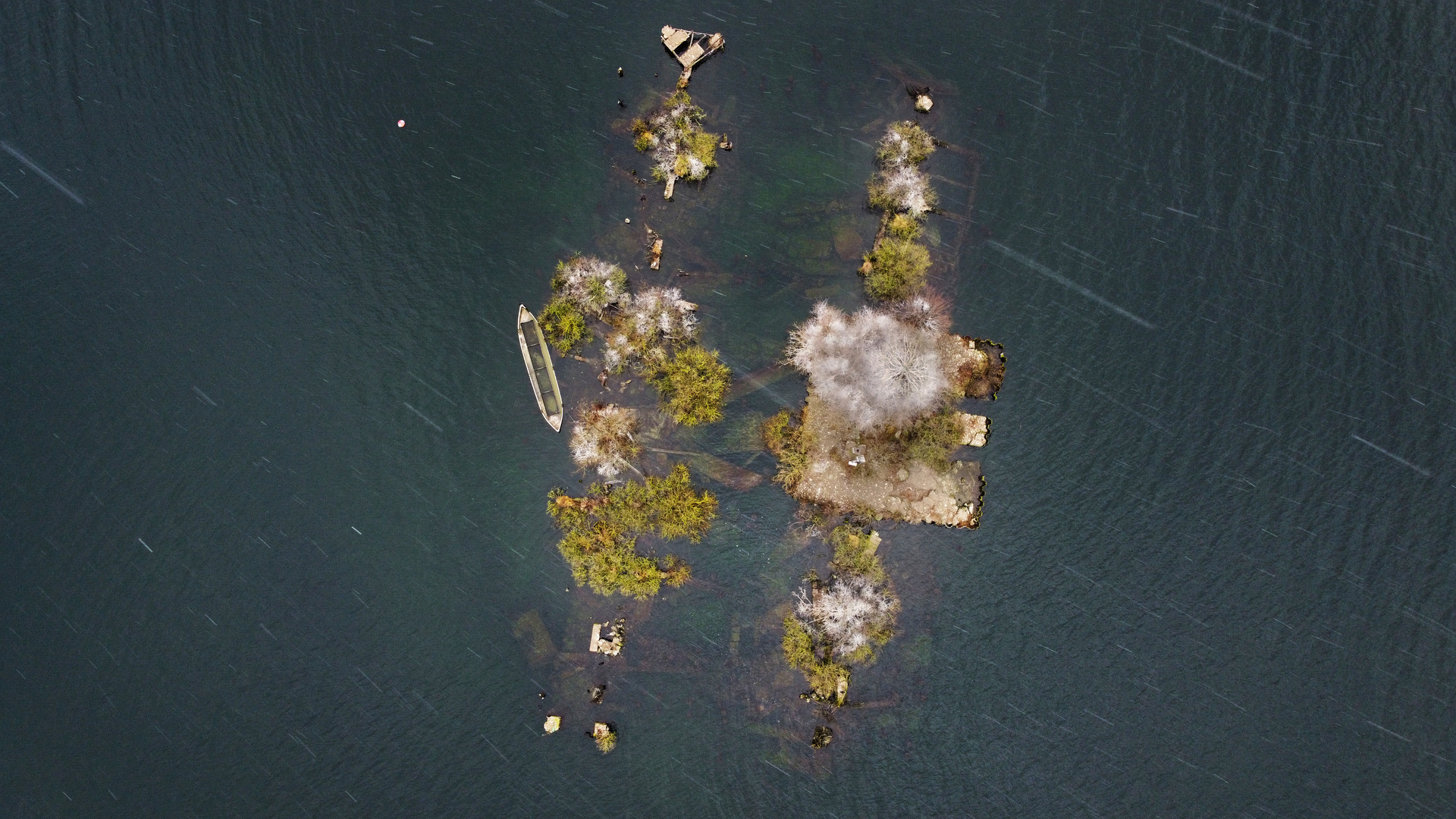 Trümmerinsel im Tollensesee