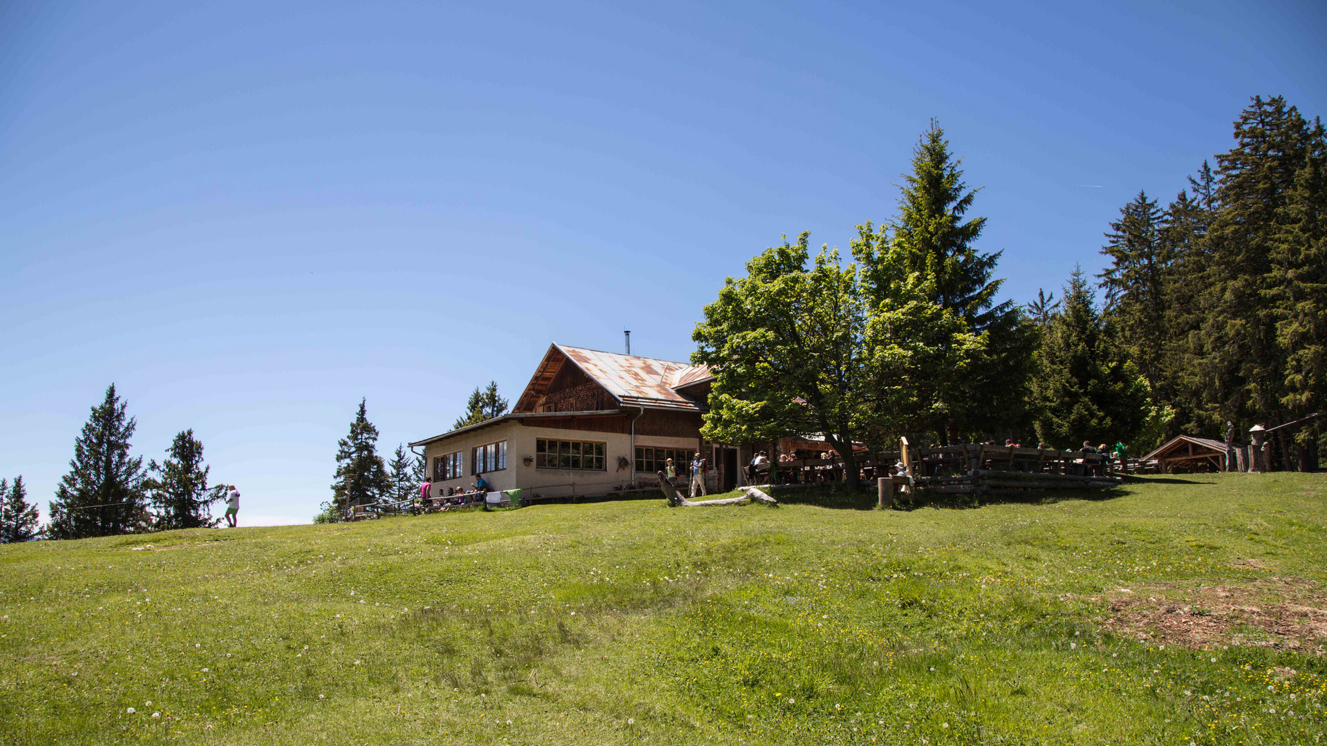 Tschafon Hütte auf 1737 m.