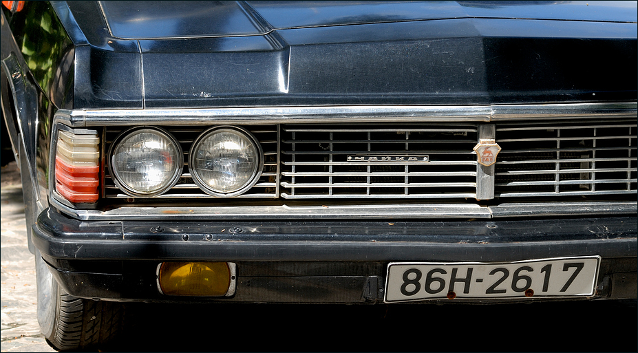 Tschaika GAZ-14 Luxuslimousine in Vietnam (1)