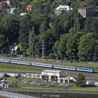 Tschechischer Schnellzug in Usti nad Labem am Labeufer (Elbe)...